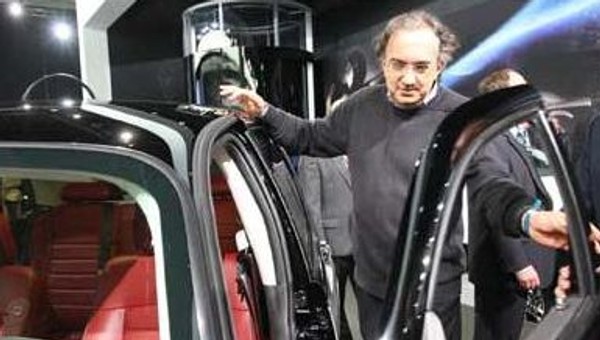 Marcionne sprzeda Ferrari, by kupić więcej Chryslera