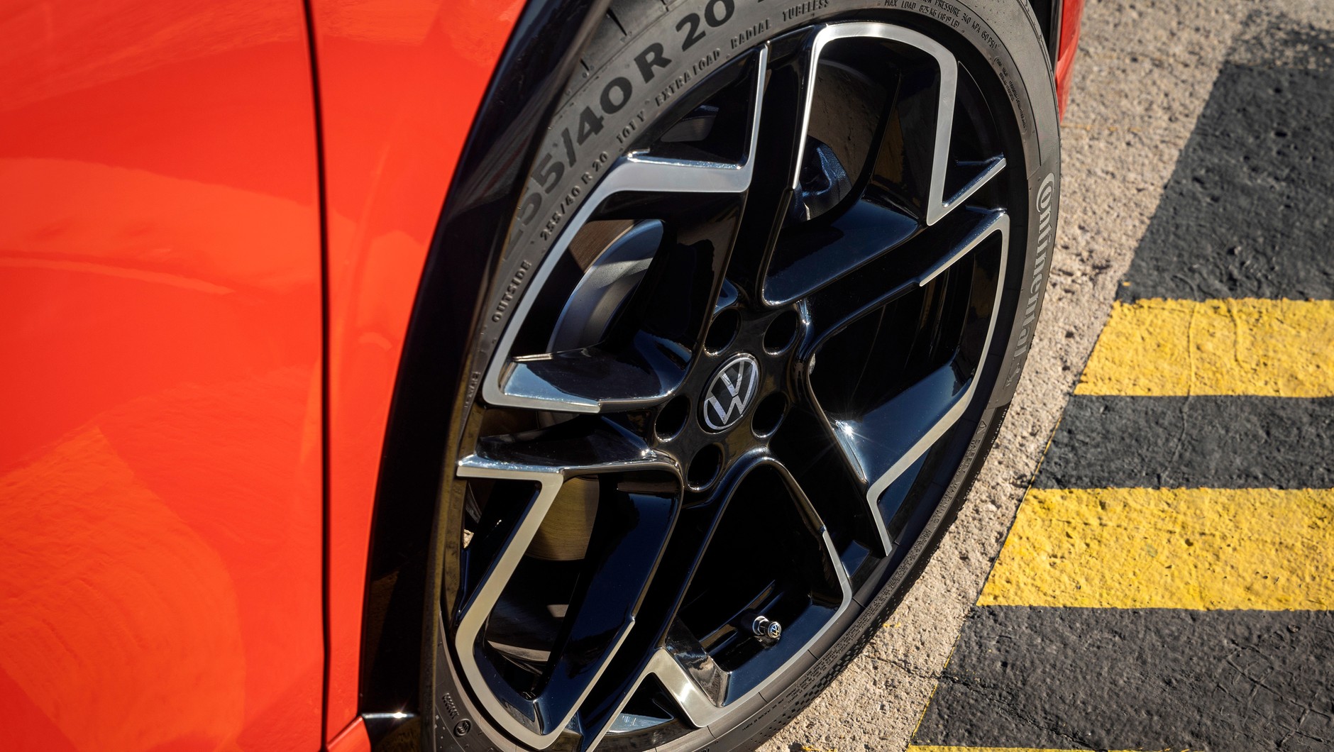 Opony Linglong w Volkswagenach to wcale nie reguła, wiele egzemplarzy wciąż trafia do klientów z oponami marek doskonale znanych w Europie, m.in. Continental.
