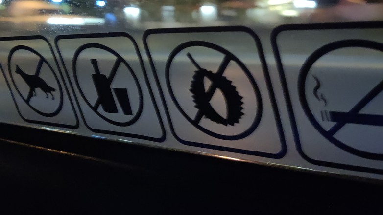 Zakaz wożenia duriana