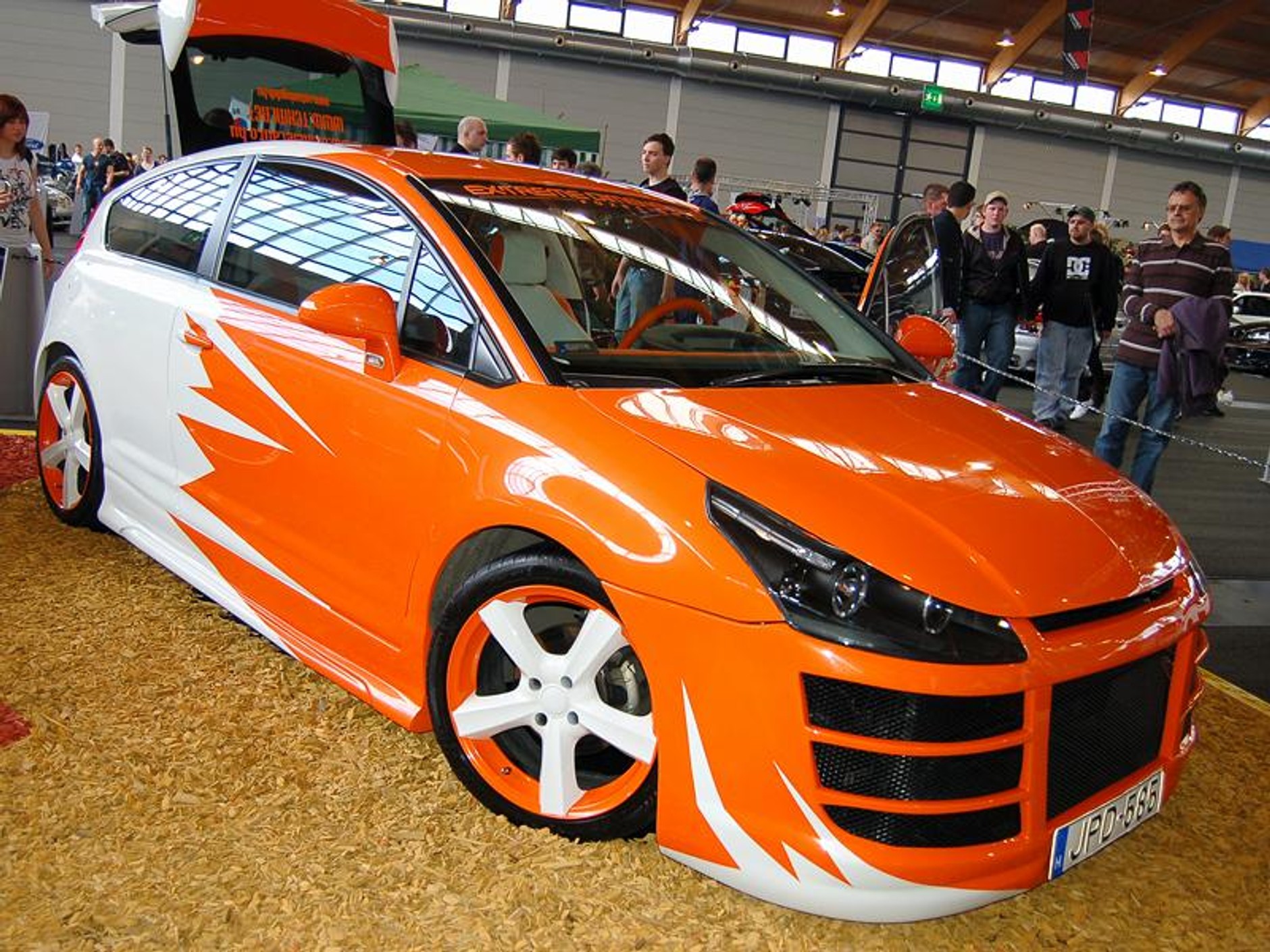 Tuning World Bodensee 2008: Golfy, drifting i dziewczyny -  fotogaleria (2)