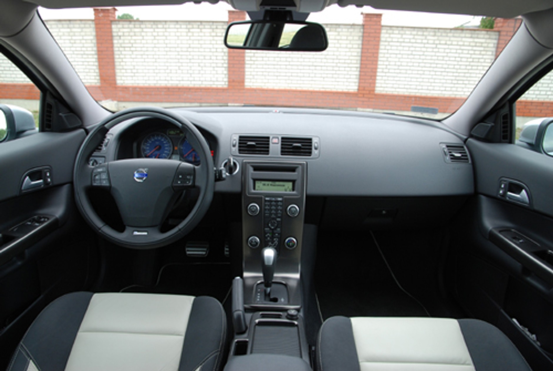 Volvo C30 2.0 Powershift R-Design - Małe, fajne,  ale bardzo drogie Volvo