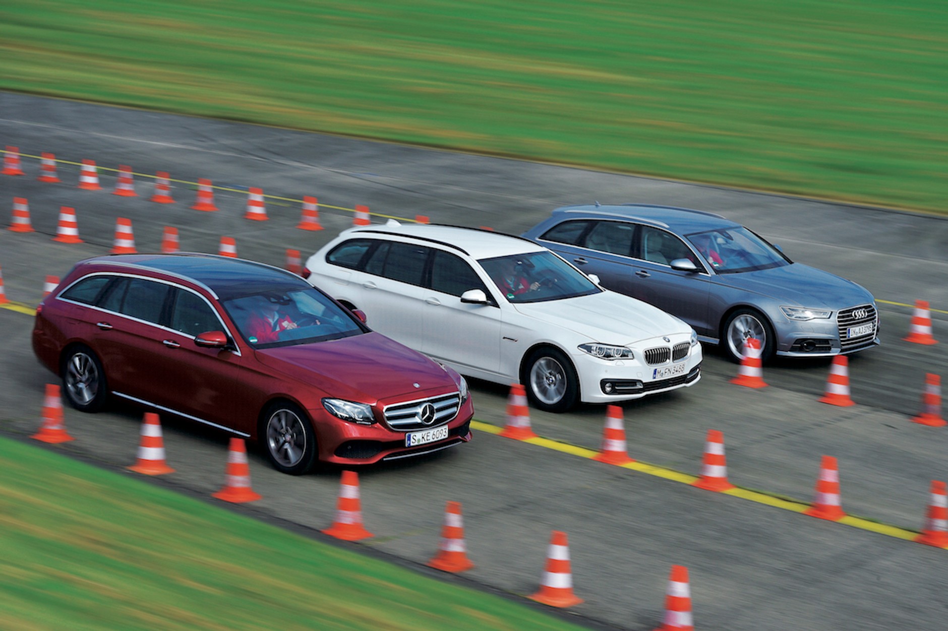 Mercedes klasy E kombi kontra BMW serii 5 Touring i Audi A6 Avant