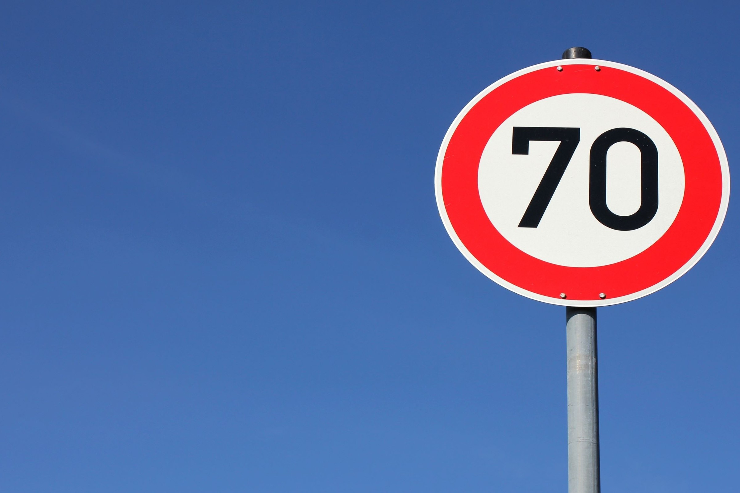 Ograniczenie do 70 km na godz. na autostradzie. Bezpieczeństwo nie jest głównym powodem