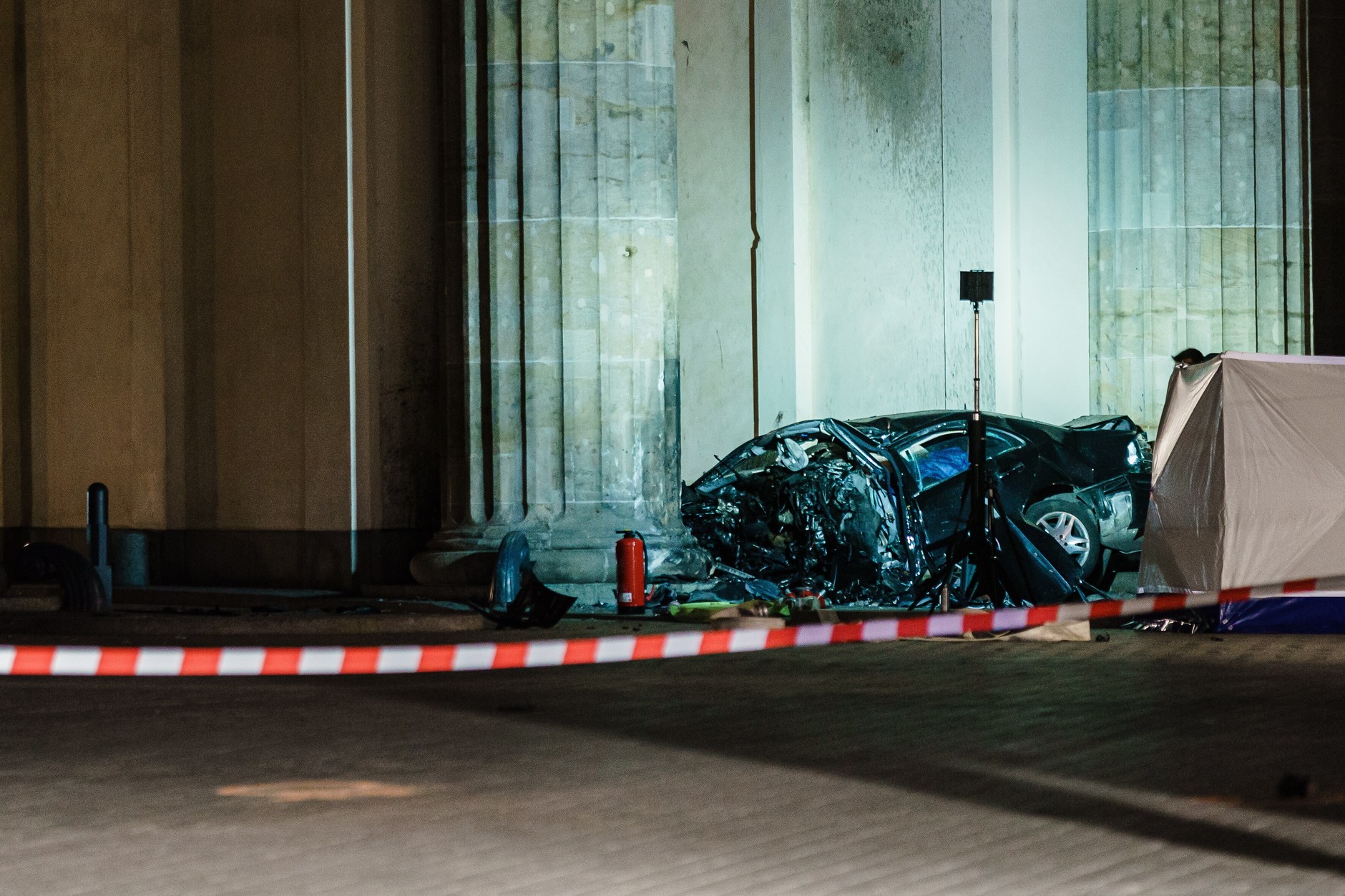 Samochód uderzył w Bramę Brandenburską