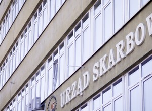 Nowa fala donosów po komuniach. Skarbówka chodzi i sprawdza samochody