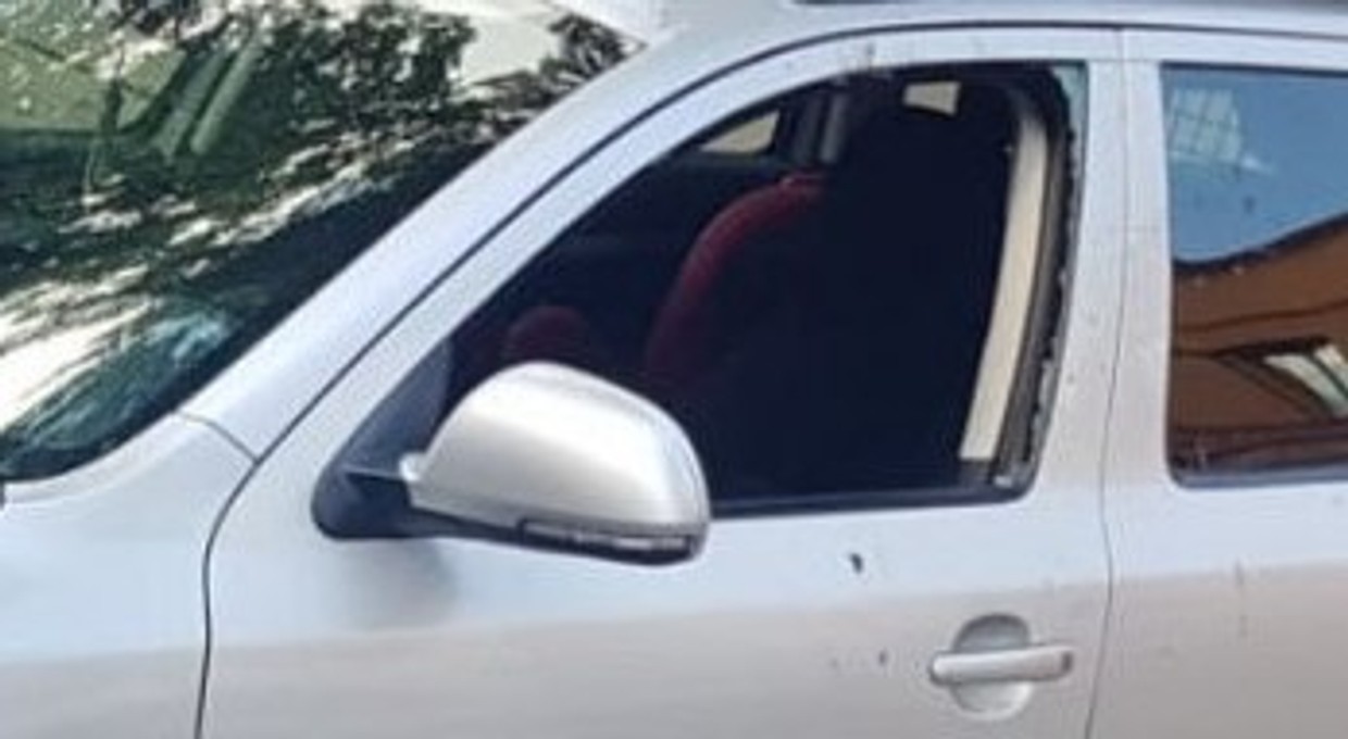 W aucie był nieprzytomny mężczyzna. Policjanci nie wahali się ani chwili