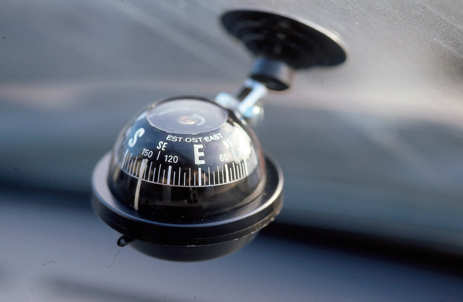 Tanie gadżety do auta: cieszą czy śmieszą?