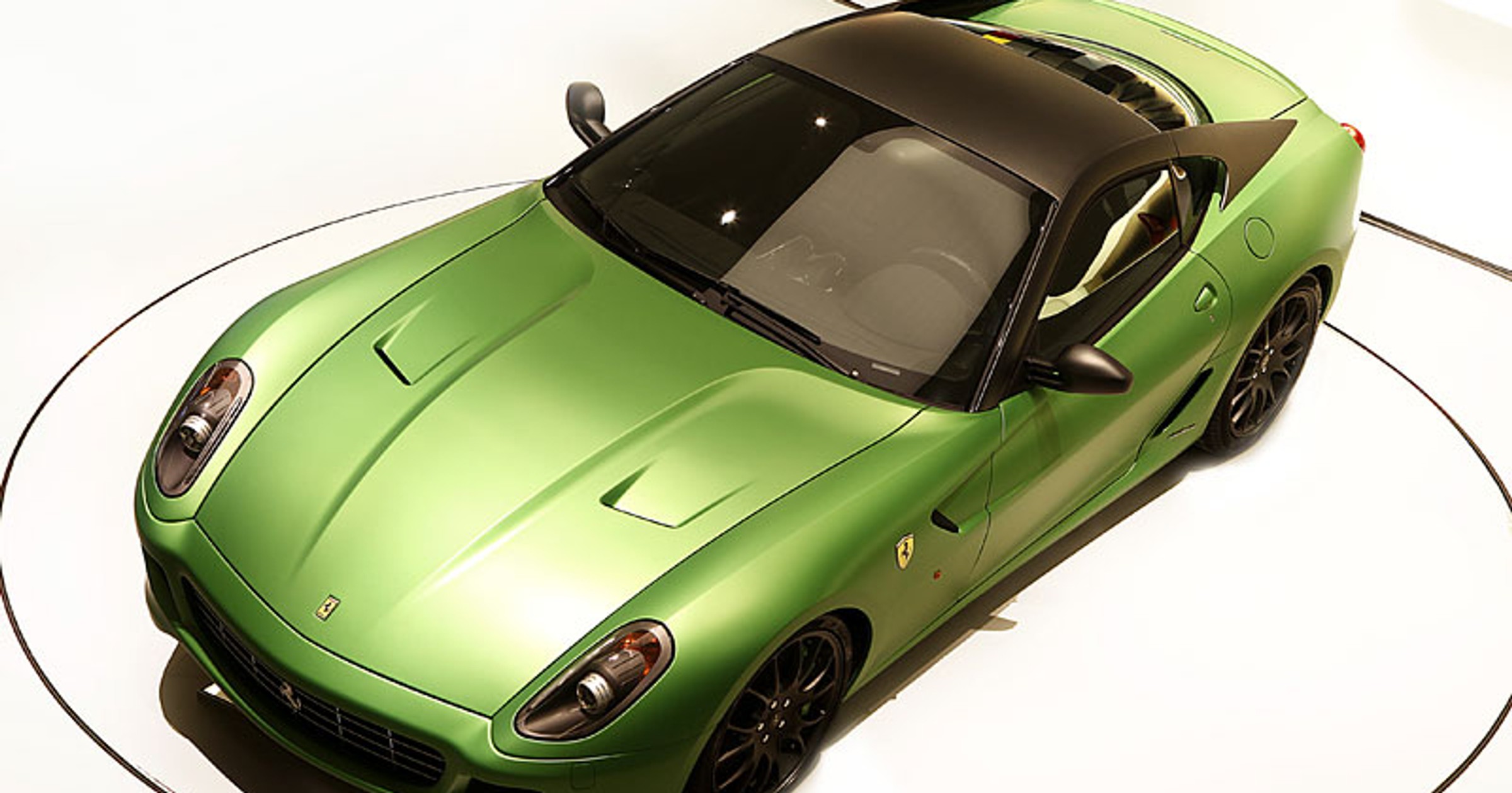 Ferrari upatruje przyszłość w hybrydach