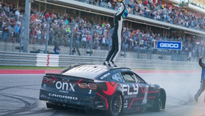 Awansował w mistrzostwach NASCAR dzięki trikowi z gry komputerowej [WIDEO]