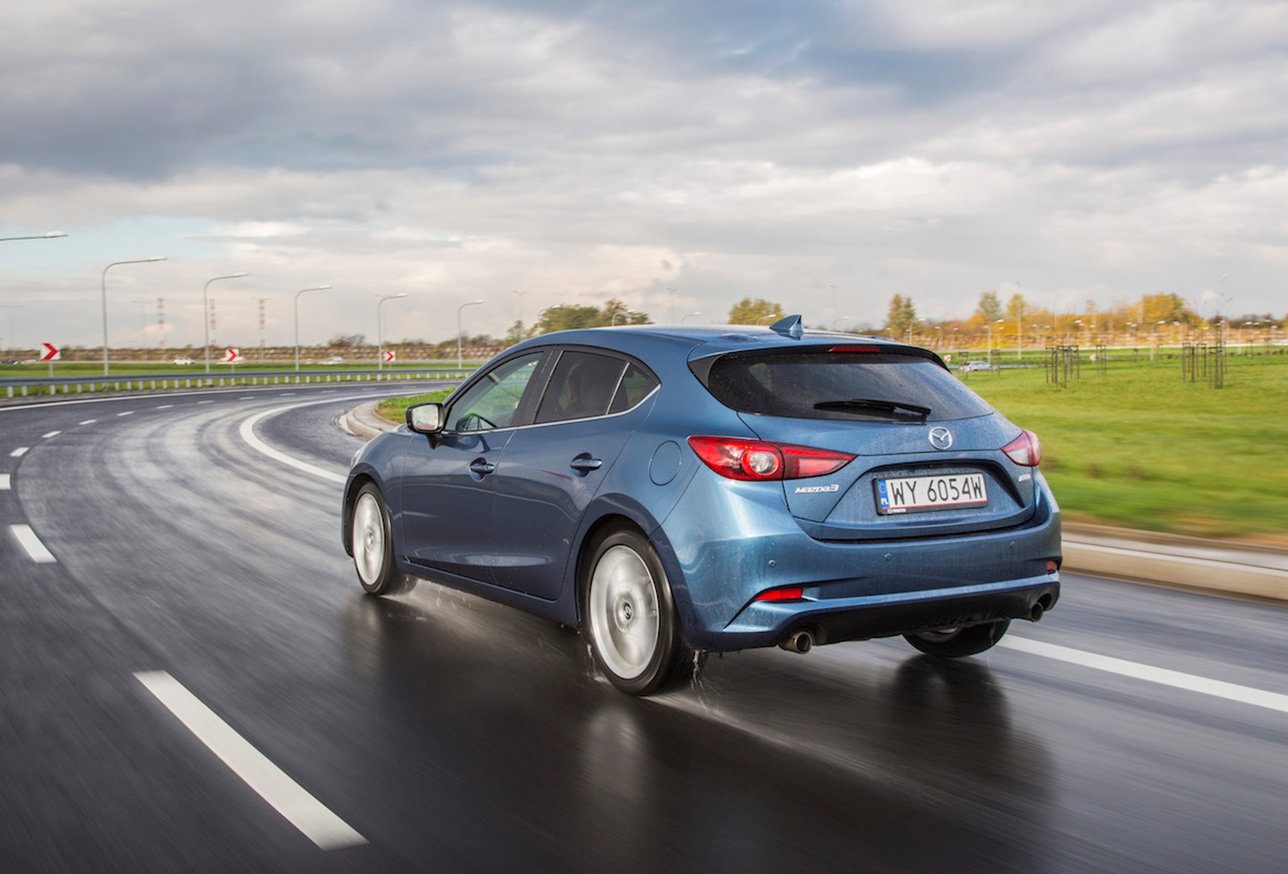 Mazda 3 - na rynku od 2013 r., kosztuje od 68 900 zł