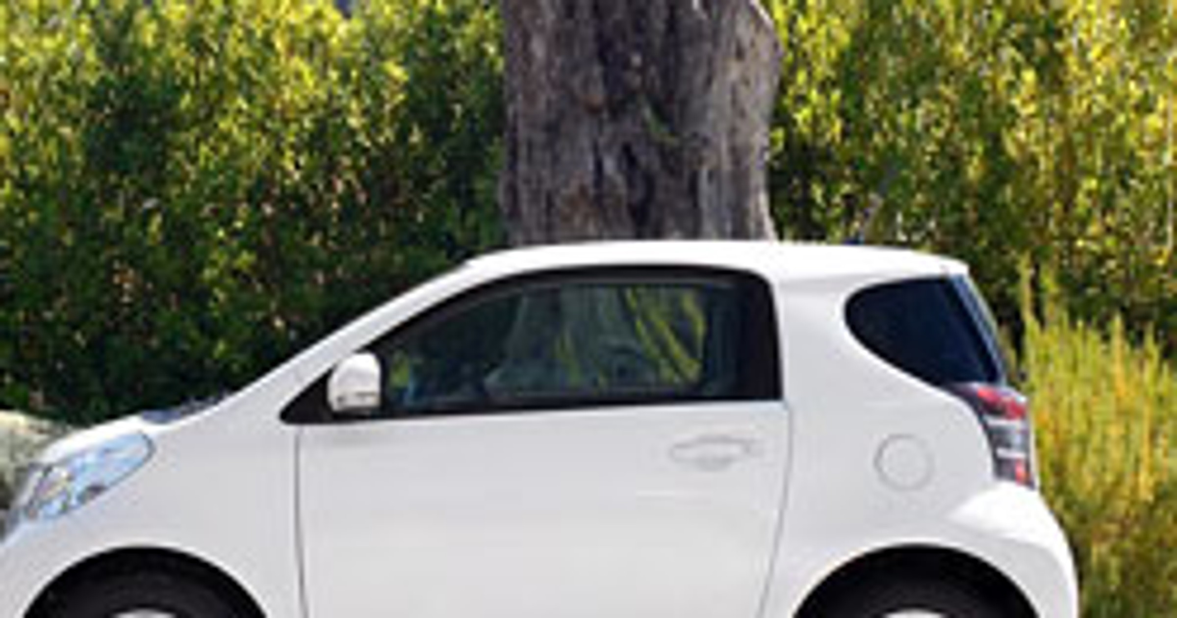 Paryż 2008: Toyota iQ – pierwsze informacje i fotografie wersji seryjnej