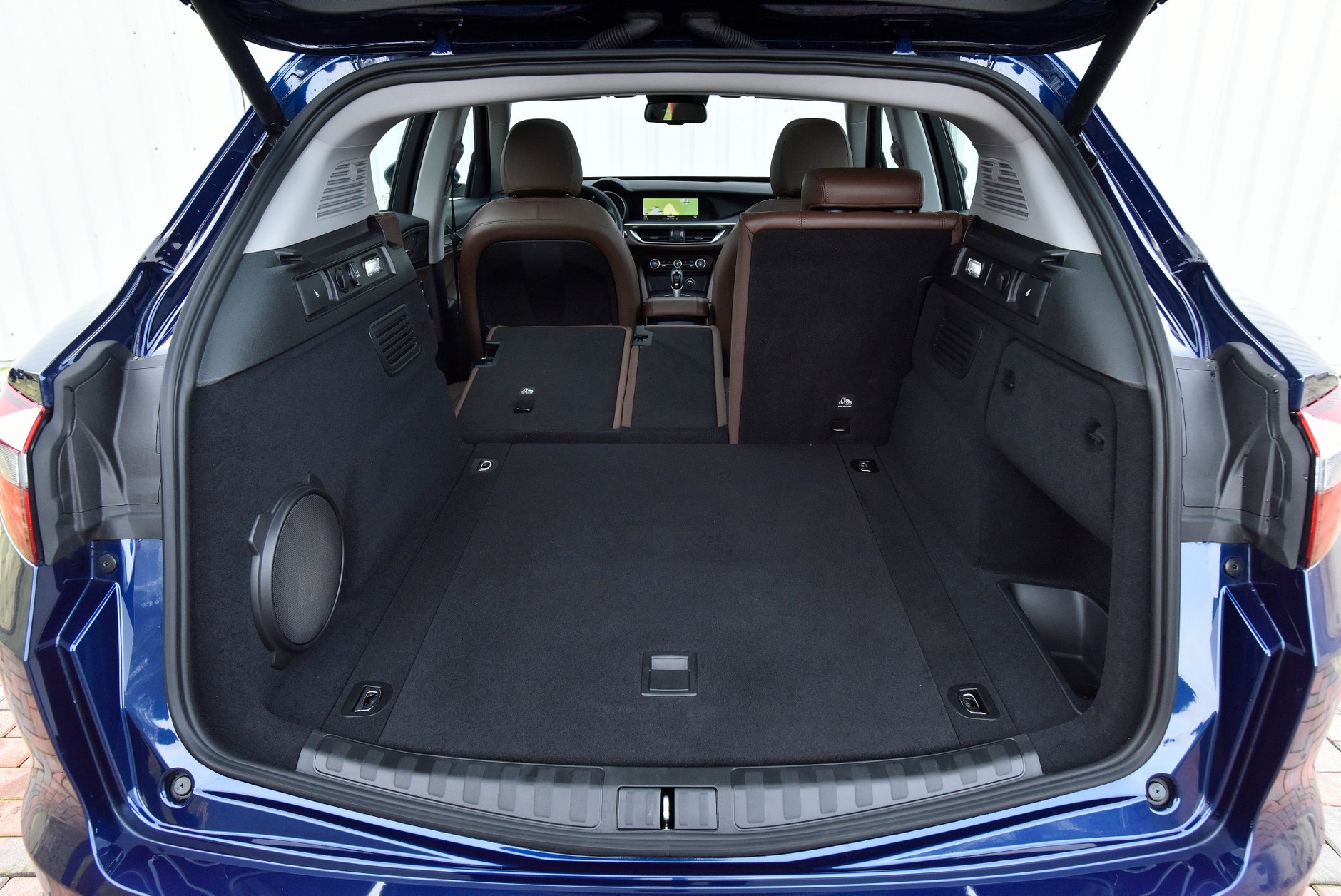 Alfa Romeo Stelvio vs. Audi Q5, BMW X3, Mercedes GLC i Volvo XC60 - 5 wszechstronnych diesli