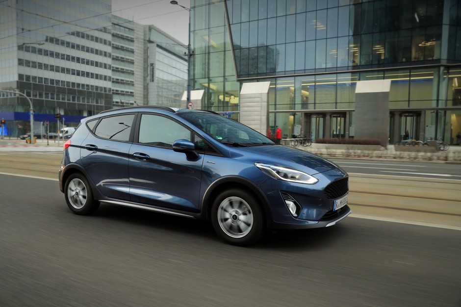 Ford Fiesta 1.0 EcoBoost Hybrid vs. Renault Clio E-Tech