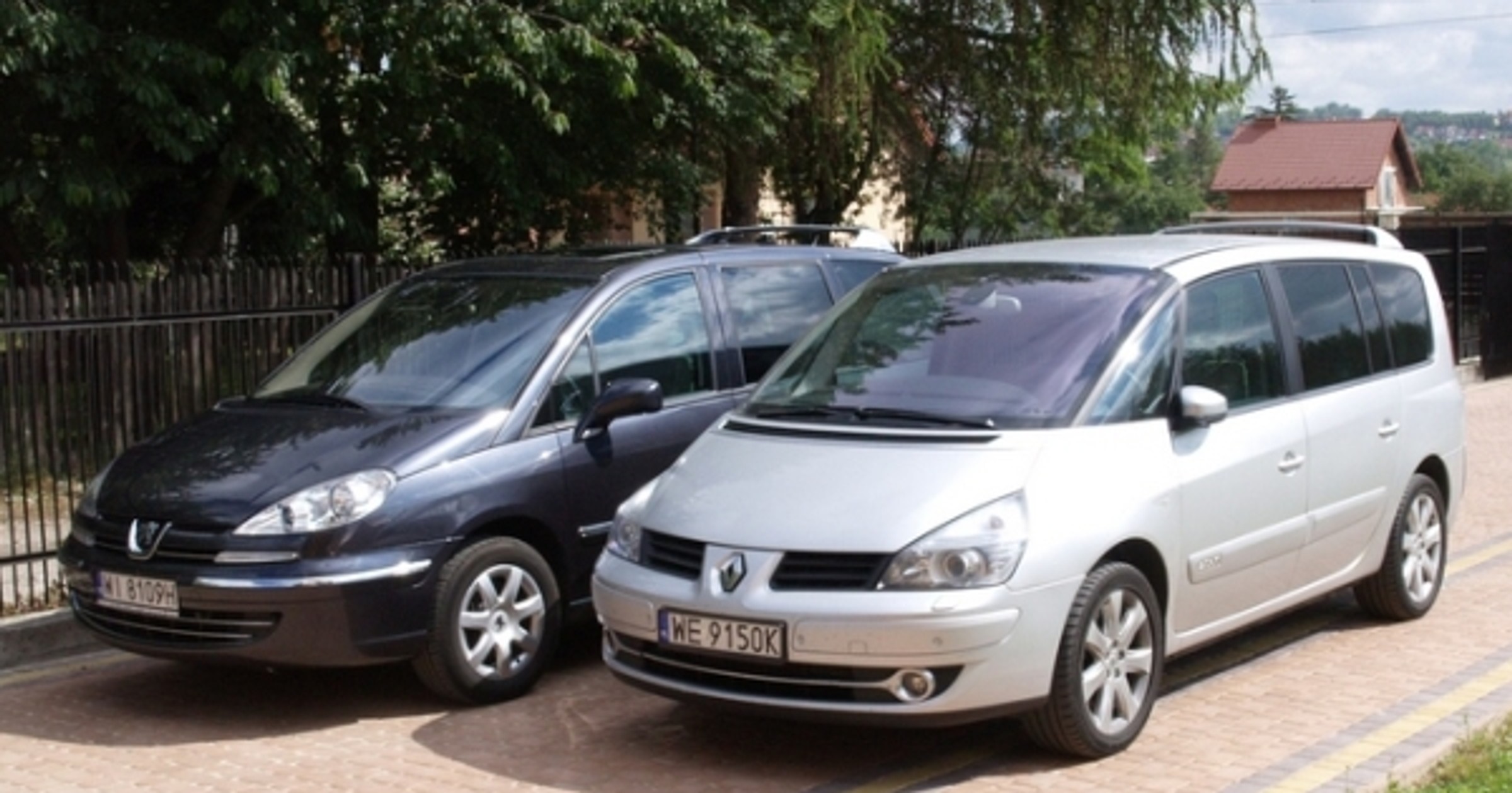 Renault Espace vs Peugeot 807