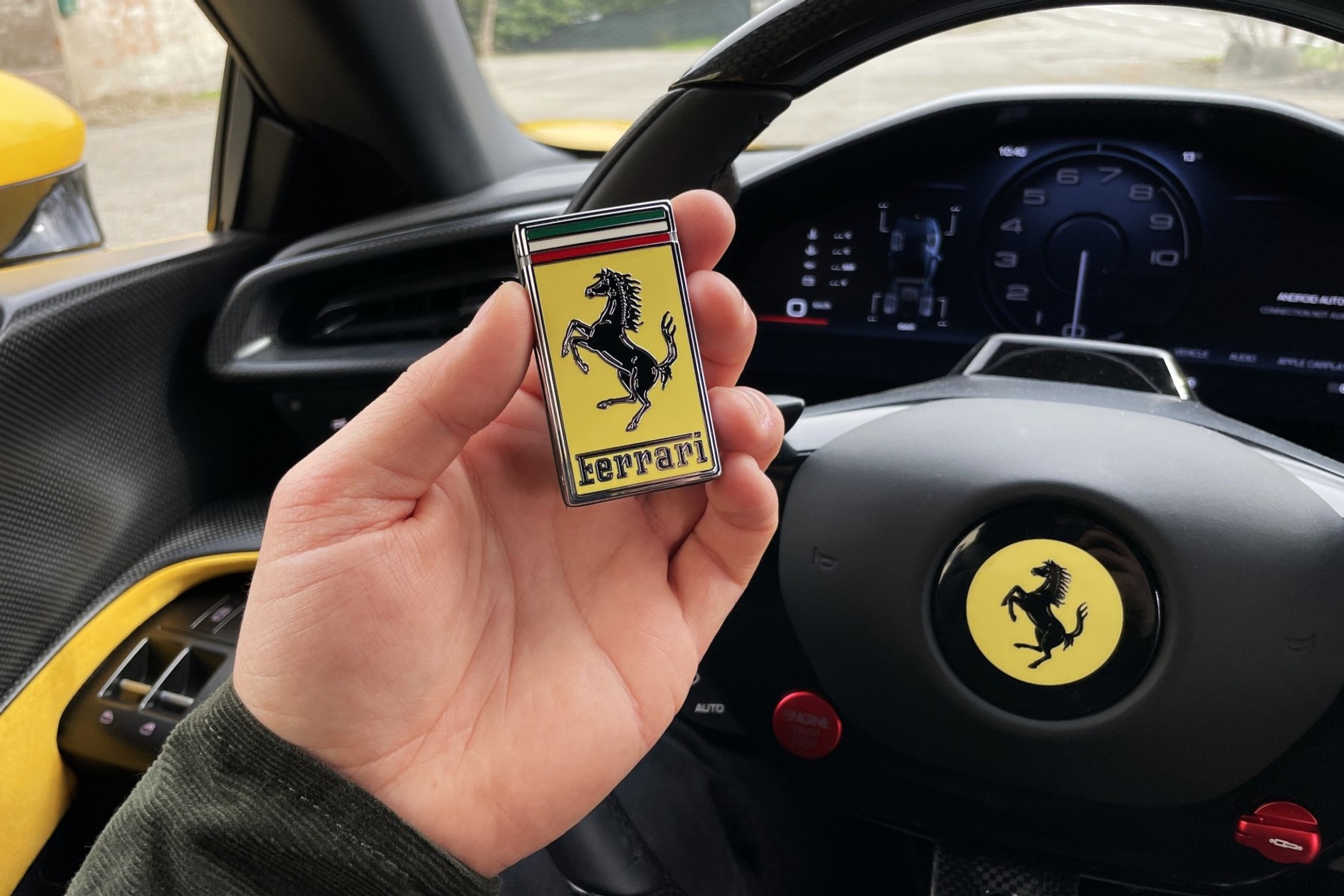 To nie zapalniczka Zippo, to kluczyk od nowego Ferrari