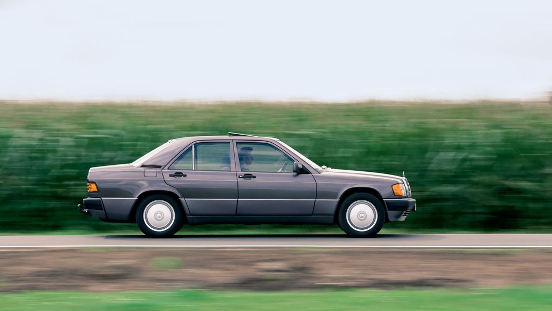 Mercedes 190D 2.5 - jedno z najtrwalszych aut w historii motoryzacji.