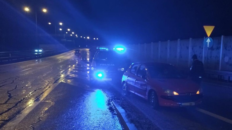 Peugeot jadący pod prąd zatrzymany w Myślenicach