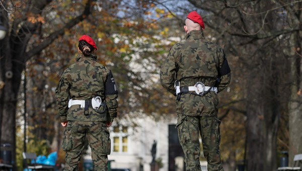 Czy wojsko może zabrać prywatny samochód? Tak, a przed przejęciem może kazać zatankować go do pełna [ZASADY]