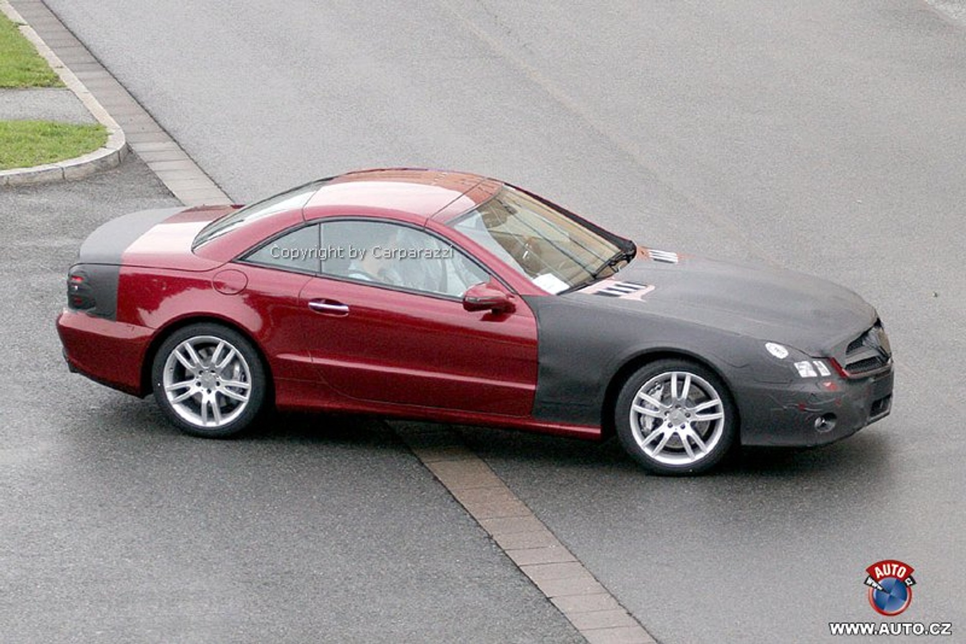 Zdjęcia szpiegowskie: Podstawowy lifting dla Mercedesa-Benz SL