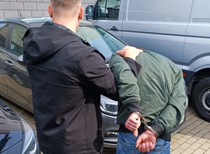 Szalał po ulicach, próbując rozjeżdżać pieszych. Jest akt oskarżenia