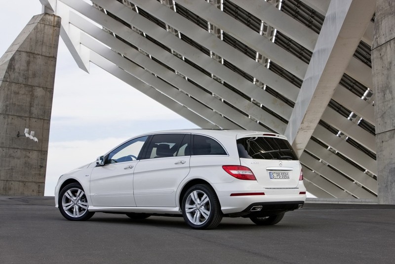 Mercedes klasy R – najbardziej niezdecydowane auto świata jest teraz jeszcze brzydsze