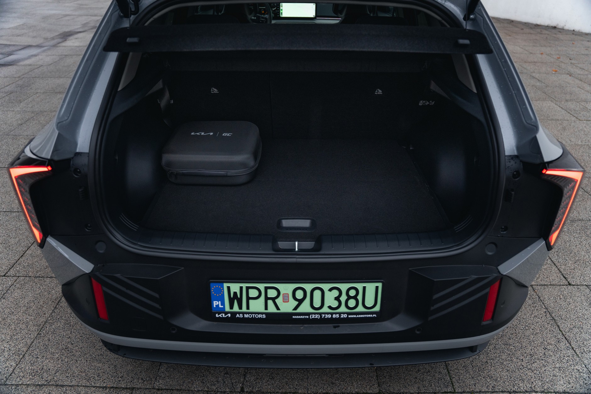 Bagażnik Kii EV4 Hatchback mieści 435 l, a po położeniu foteli zwiększa się do 1415 l