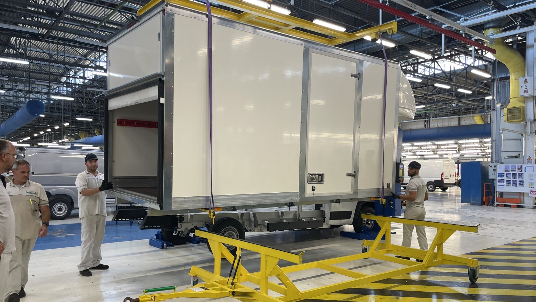 Centrum konwersji i personalizacji aut dostawczych koncernu Stellantis (CustomFit)