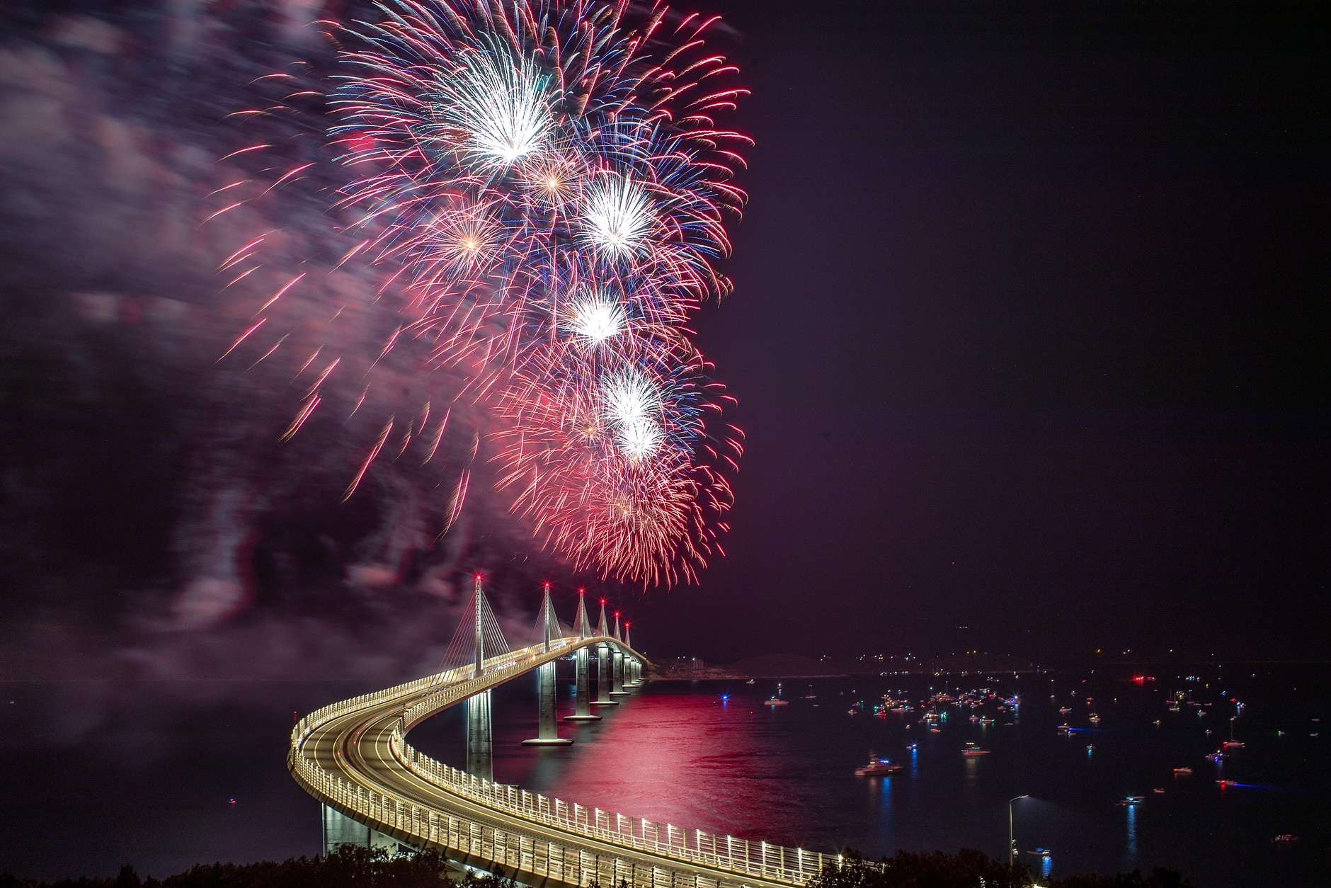 Pierwszy honorowy przejazd rimaca nevery po nowym chorwackim moście Pelješac