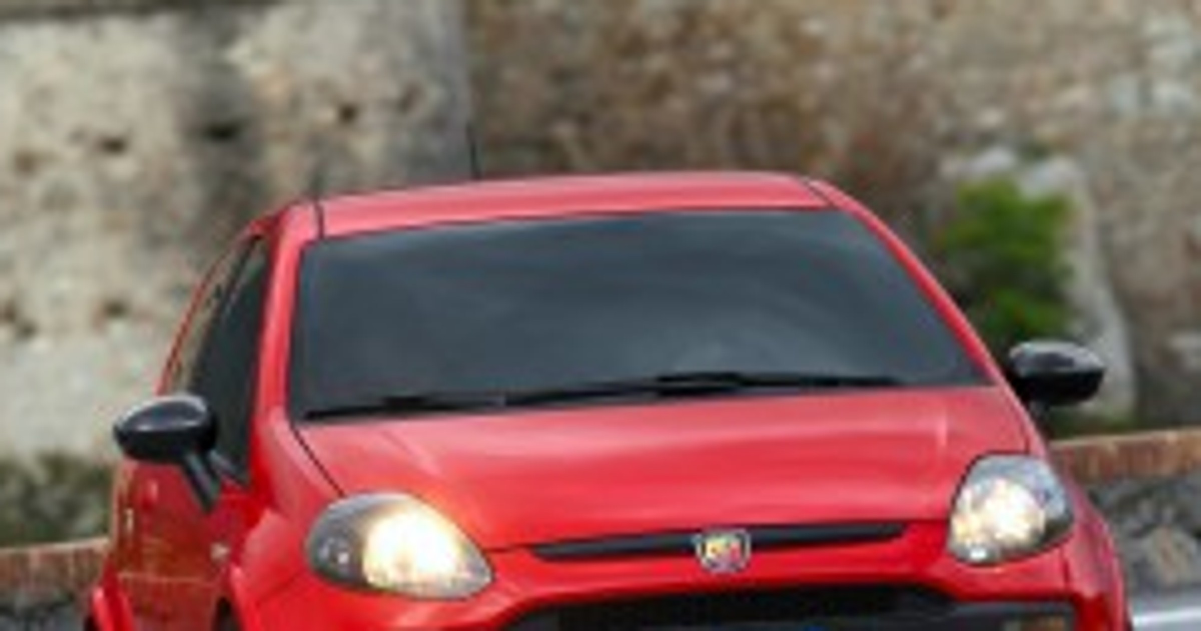 Abarth 500C oraz Abarth Punto Evo już w polskich salonach