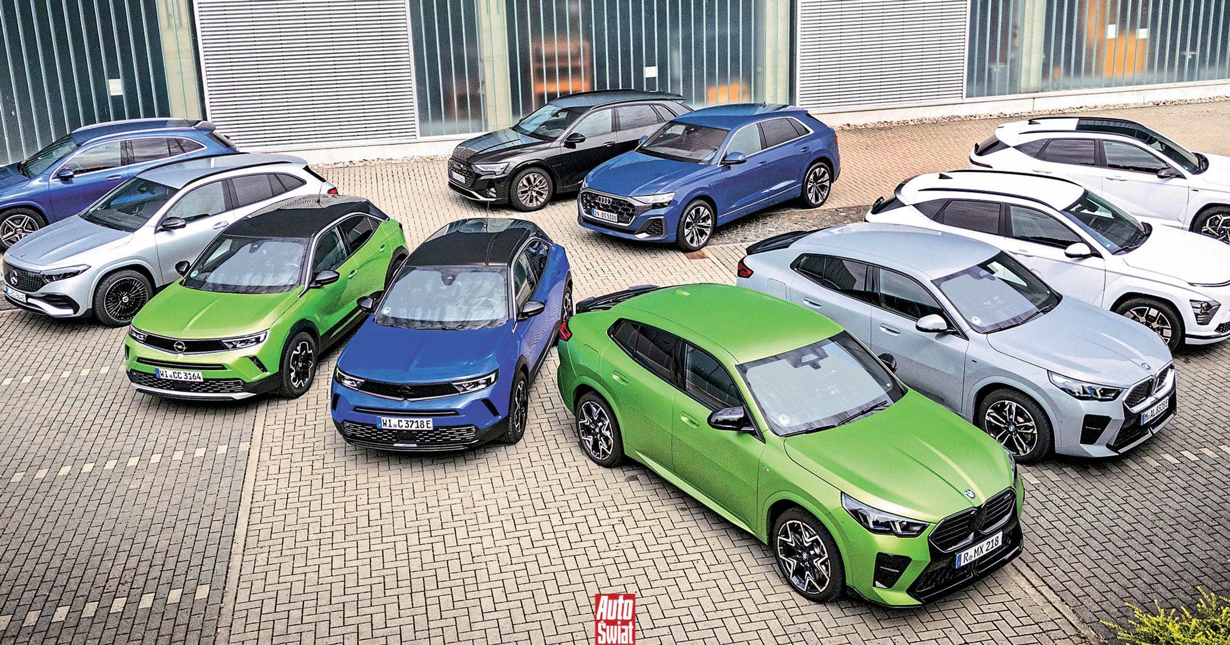 Wielkie porównanie SUV-ów. Które lepiej jeżdżą na prądzie, a które na benzynie?