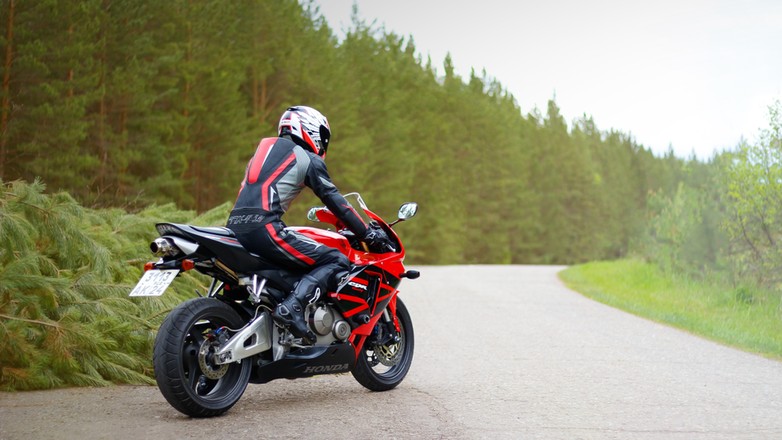 Motocyklista (zdjęcie ilustracyjne)