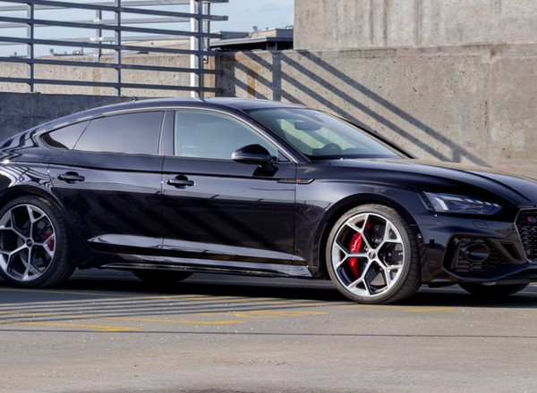 Audi RS5 Sportback — to cicha woda, która rwie asfalt