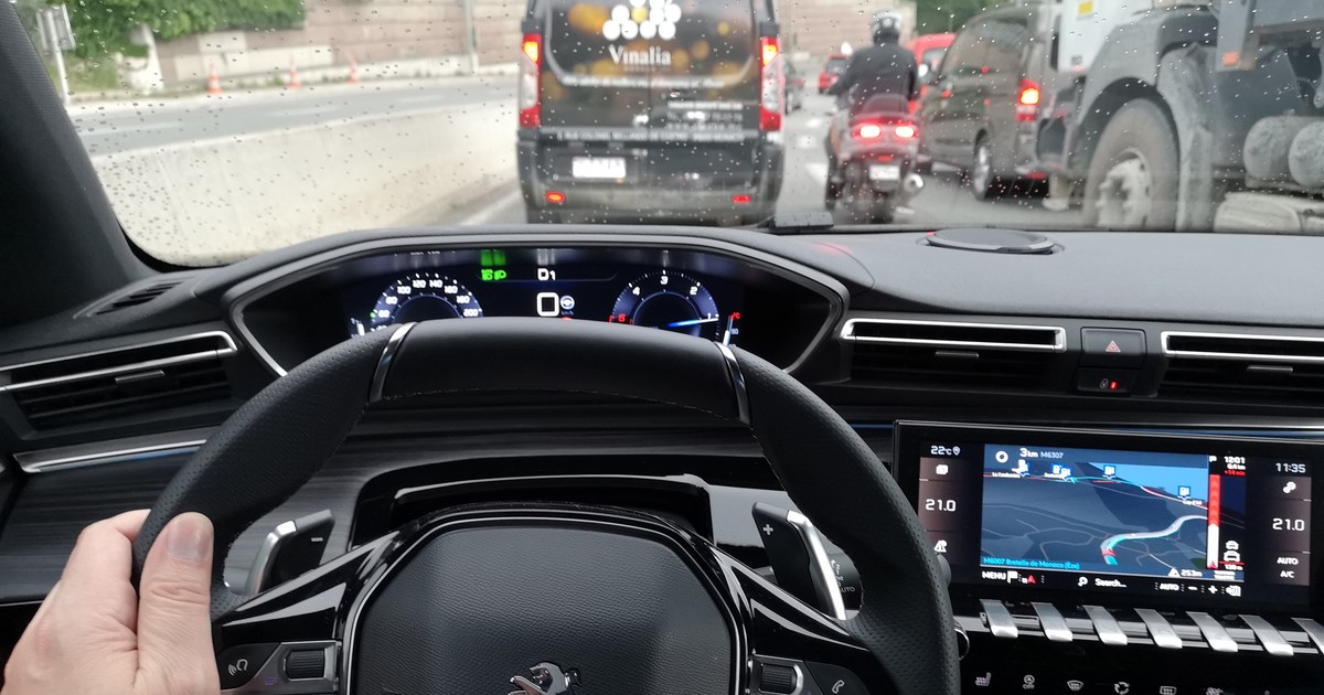 Peugeot 508 - aktywny tempomat działa także w korku