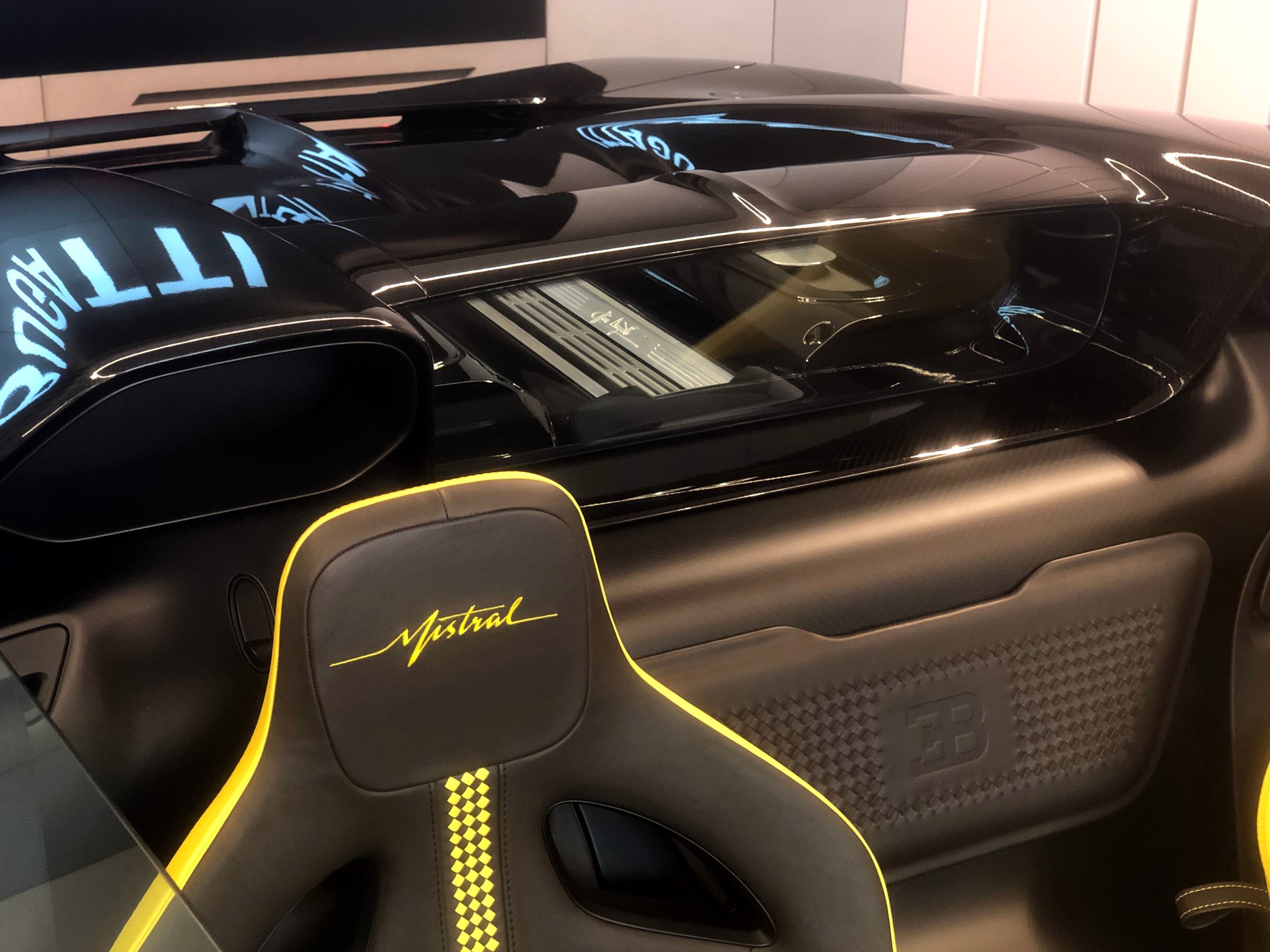 Otwarcie salonu Bugatti w Katowicach. Bugatti W16 Mistral