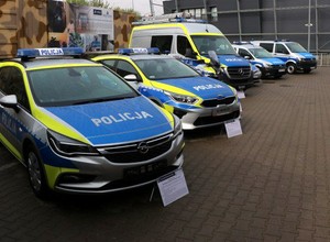 Nowe oznakowanie radiowozów – policja odpowiada