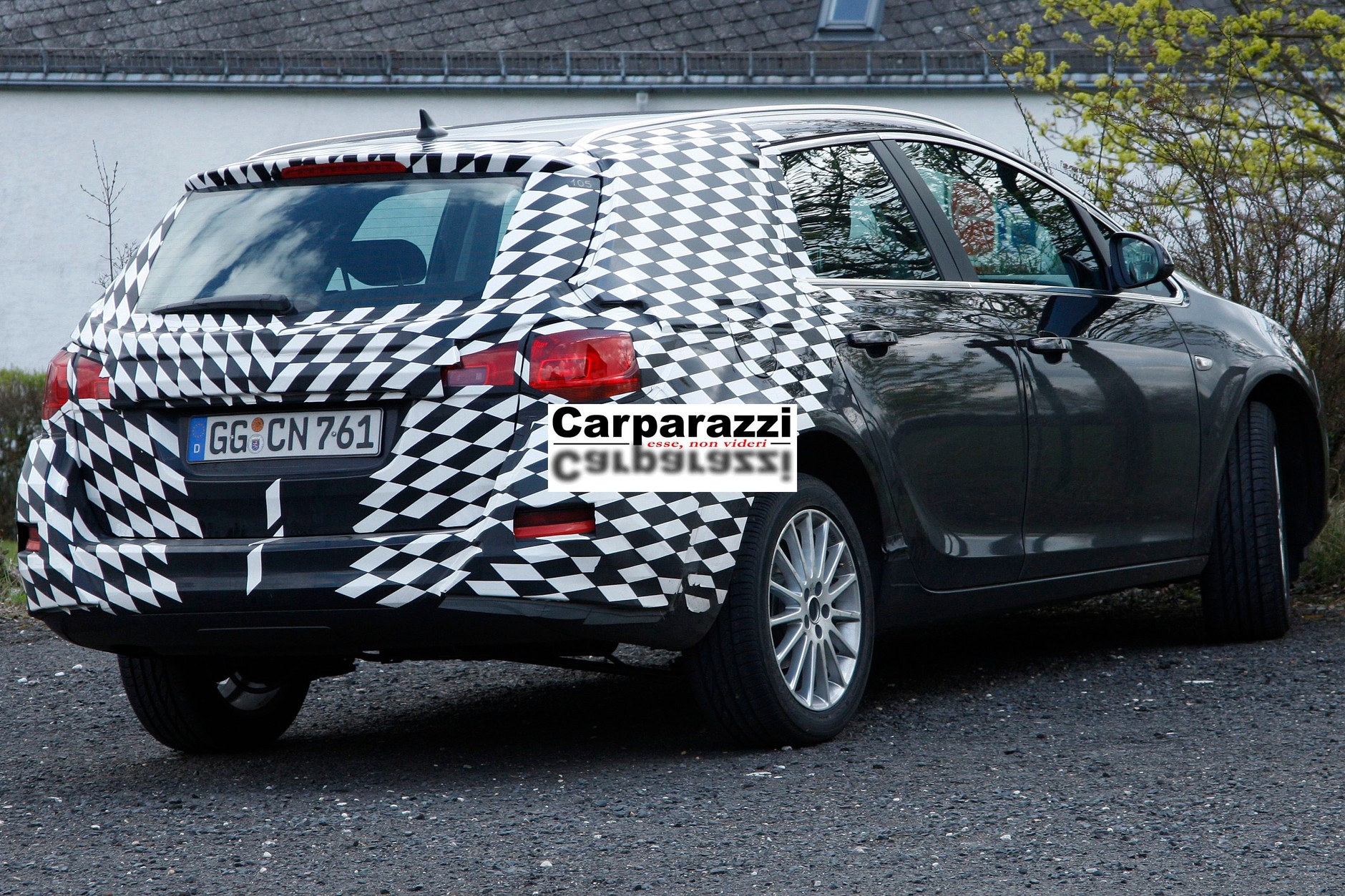 Zdjęcia szpiegowskie: Opel Astra Sports Tourer już w Paryżu