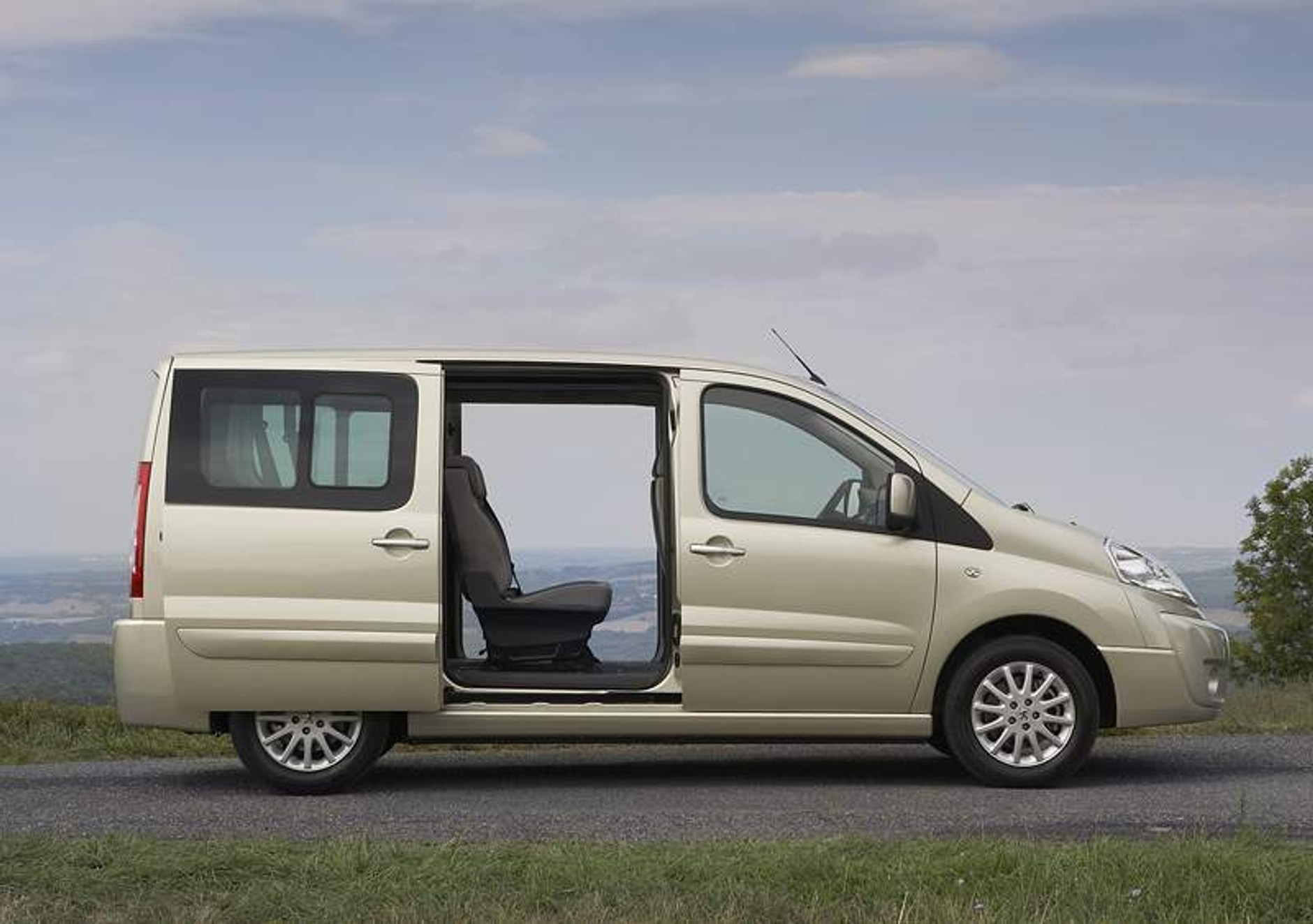 Peugeot Expert Tepee: Od minibusa do dostawczaka
