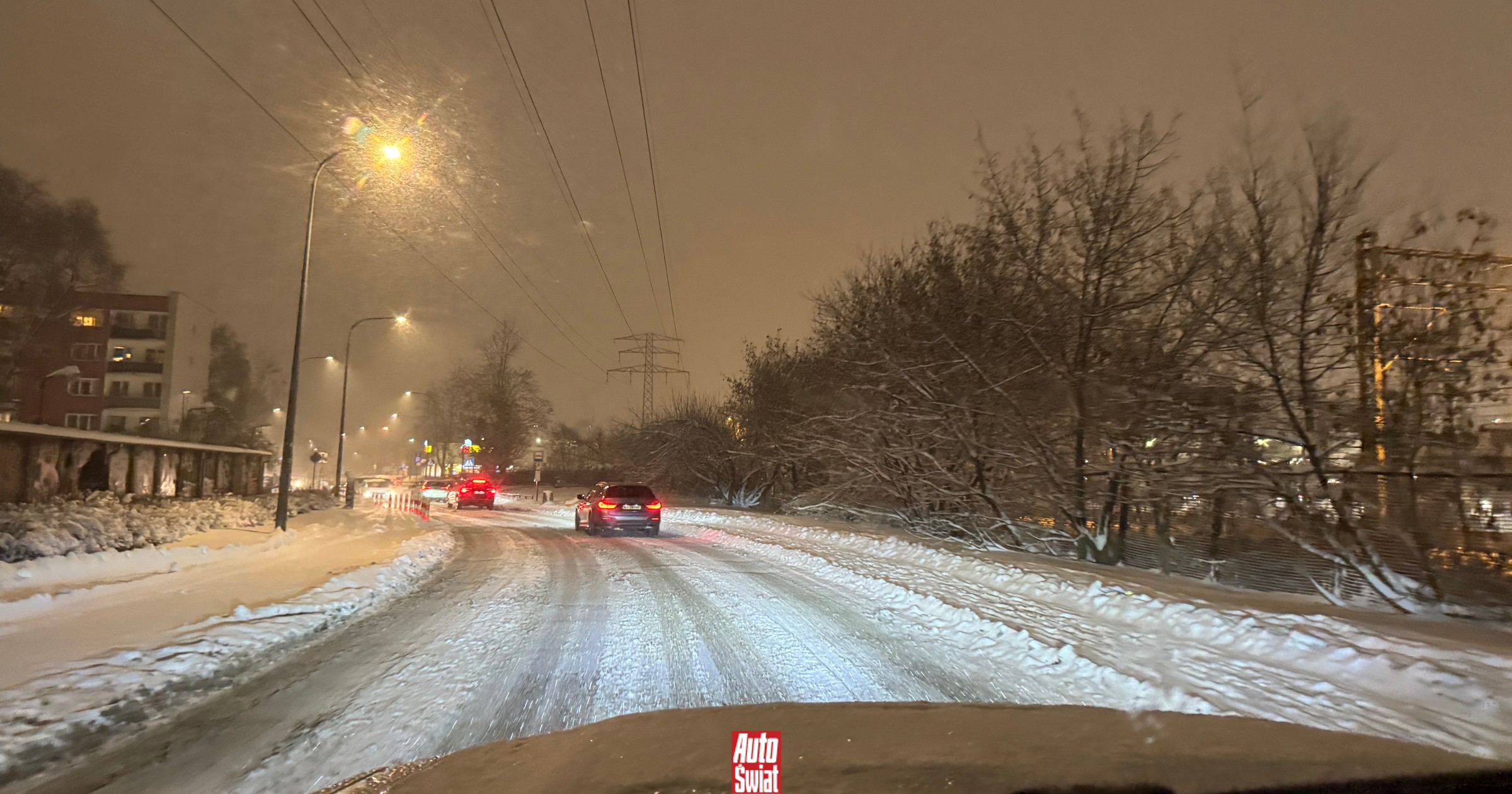 Ten system bezpieczeństwa zablokuje wyjazd z zaspy śnieżnej. Trzeba go wyłączyć, ale tylko na chwilę