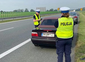 Ponad 200 km/h w niesprawnym BMW. Skończyło się czterema mandatami