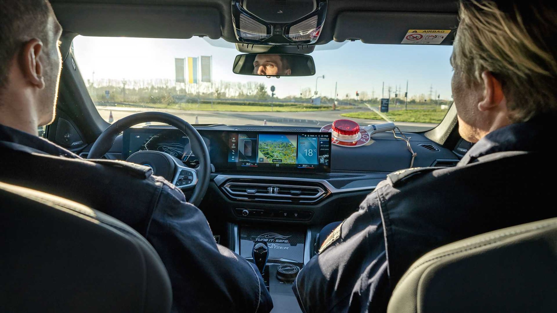 Koncepcyjny radiowóz BMW i4 AC Schnitzer