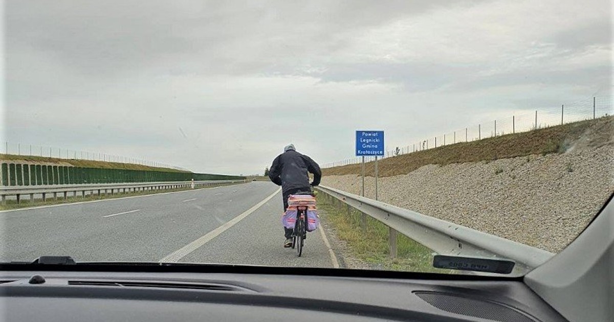 Policjanci zatrzymali 76-letniego rowerzystę, który chciał dojechać do Legnicy drogą ekspresową S3