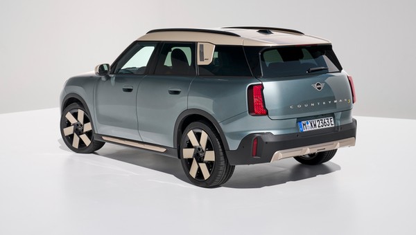 Większe, nowocześniejsze i... już po elektrycznej stronie mocy. Wjeżdża nowe MINI Countryman