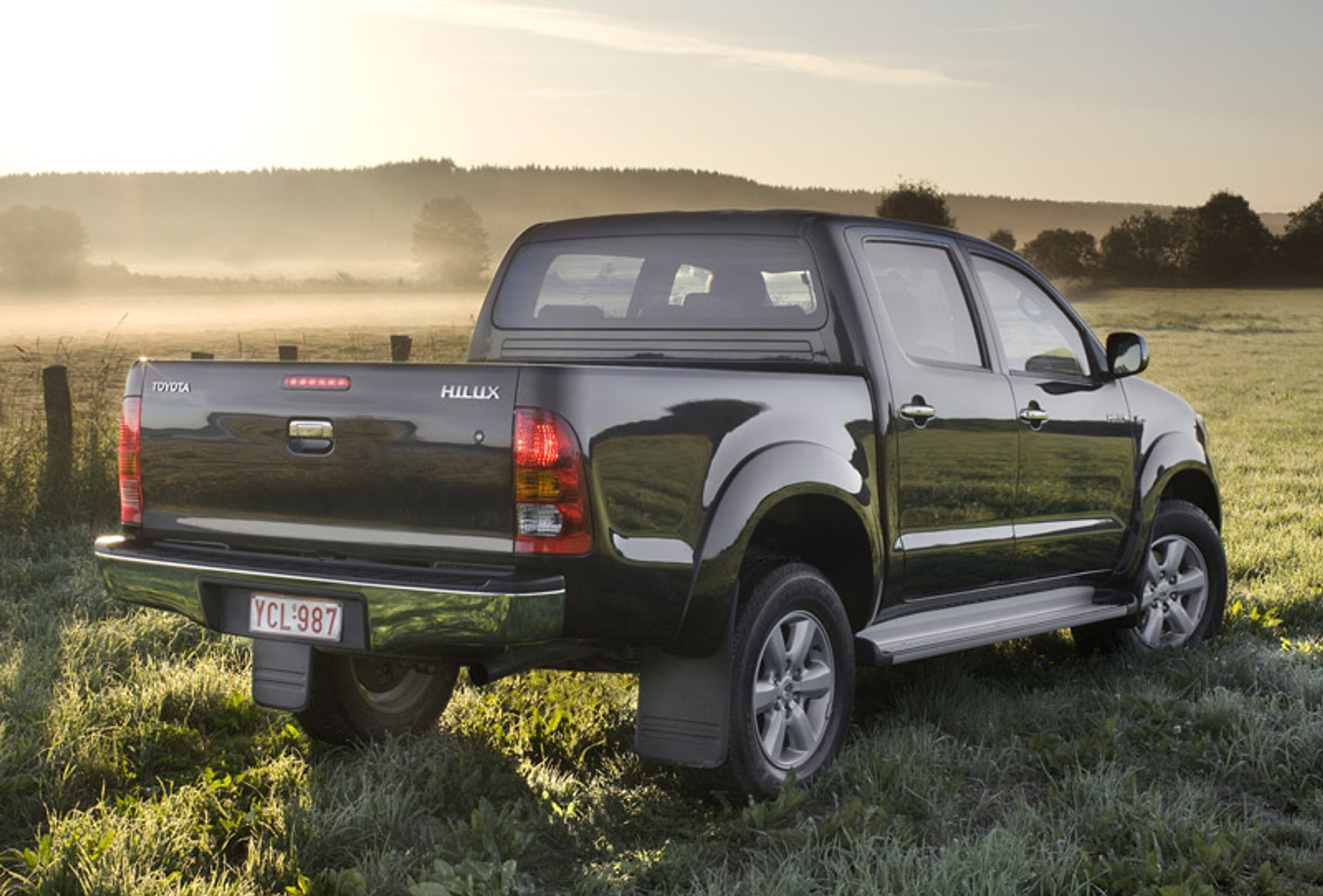 Toyota Hilux: restyling pickupa na nowy rok modelowy