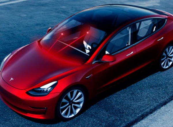 Tesla: laserem po oczach? Raczej po szybie, kamerze, fotowoltaice i światłach
