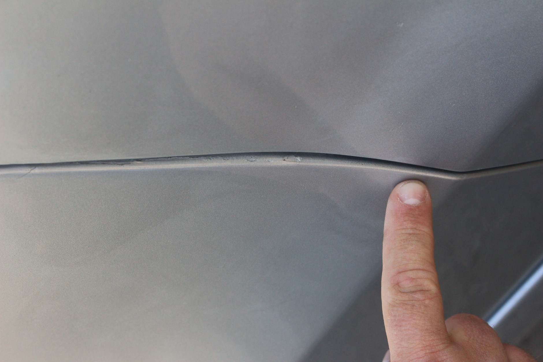 Kup auto jak zawodowiec: oględziny lakieru