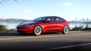 Tesla Model 3 przeszła lifting. Ma nieco inny wygląd i większy zasięg [WIDEO]