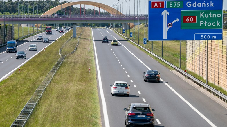 Wyprzedzanie na autostradzie prawym pasem. Przepisy są w tej kwestii jasne