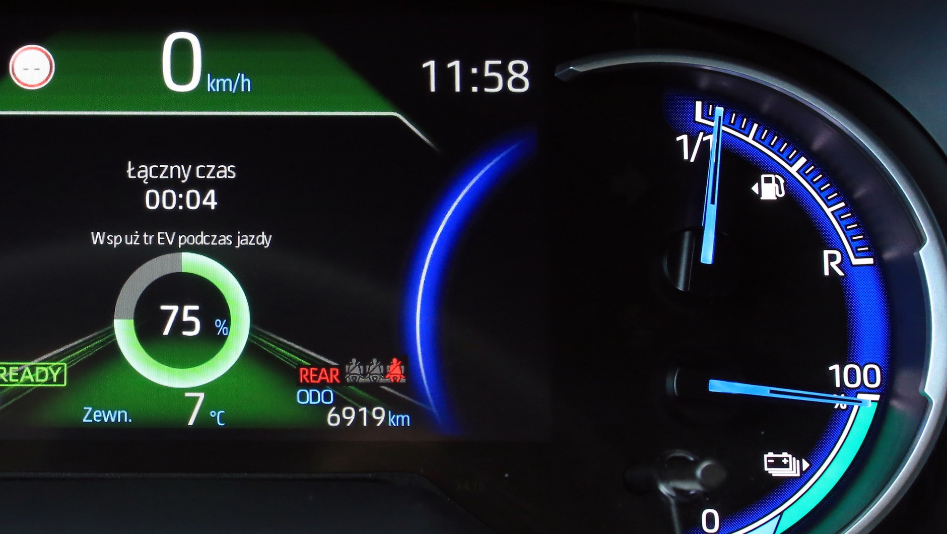 W teorii hybrydy plug-in powinny być wykorzystywane na krótkich trasach do jazdy w trybie elektrycznym, a napęd spalinowy pozwala bezproblemowo pokonywać znacznie dystanse bez konieczności ładowania. Efektywny zasięg jest wyższy niż w przypadku aut elektrycznych.