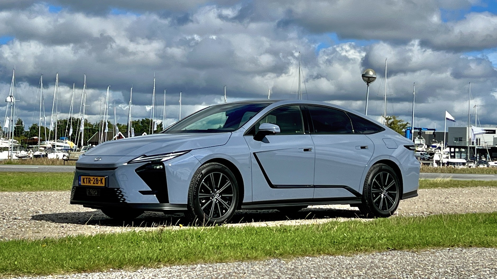Lexus ES (8. generacja)