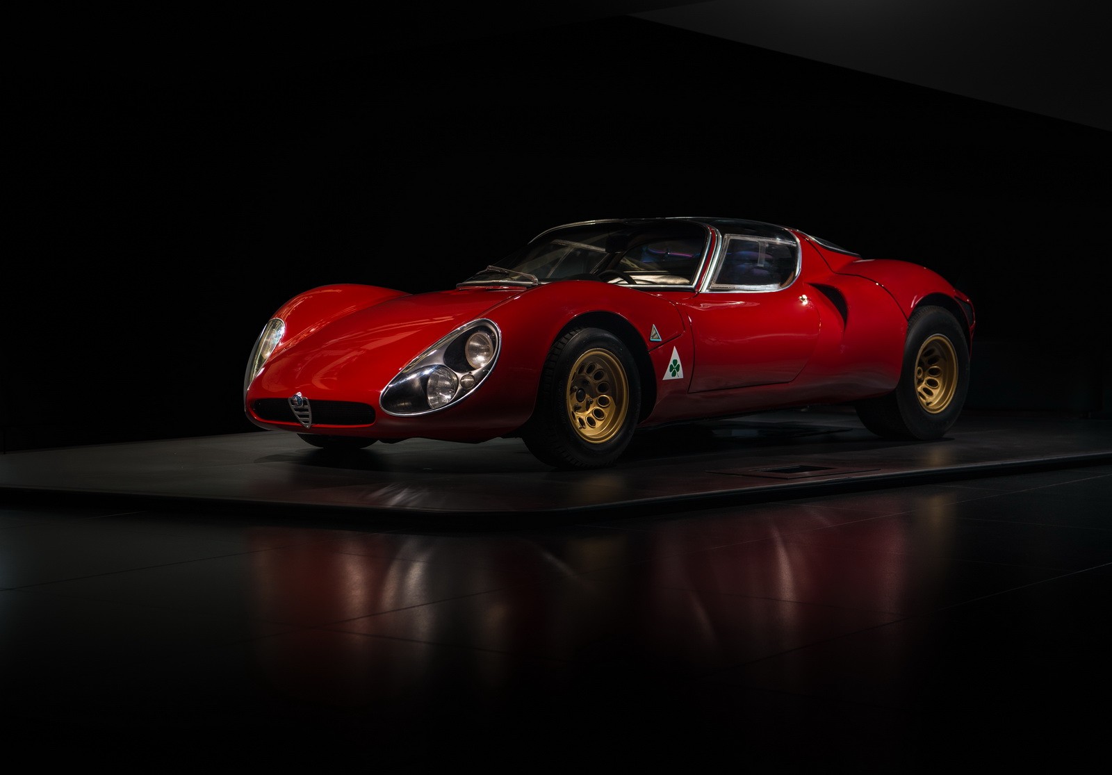 Alfa Romeo 33 Stradale ma 50 lat